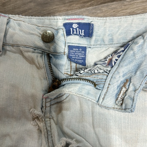 lulu jean shorts size 0 used like new, 4 pockets 2 in front 2 in back. - Picture 6 of 9